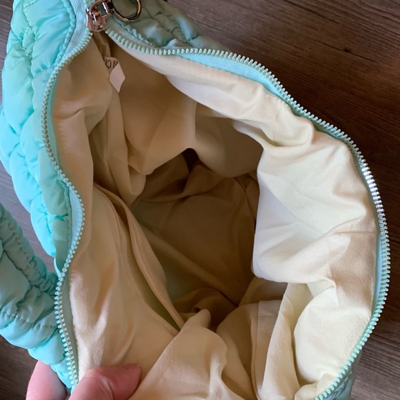 Blue quilted carryall bag - Picture 4 of 7